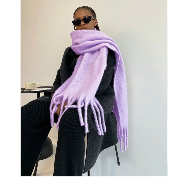 Lavender Purple Wide Shawl Scarf With Tassels Fuzzy Knit - Picture 2 of 7